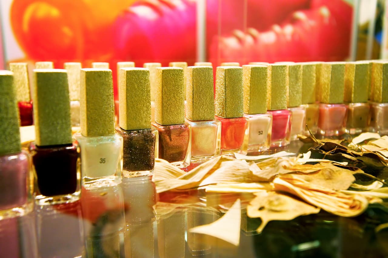 El otoño esta a la vuelta de la esquina y por eso no puedes perderte los colores que debes usar en tu manicura esta temporada.