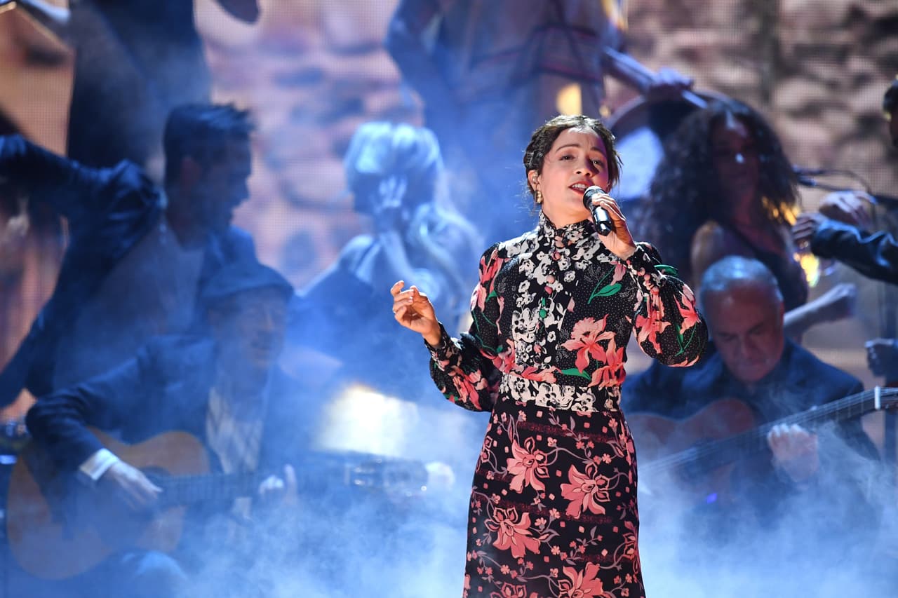 Lafourcade es la segunda cantante mexicana en pisar el escenario del Oscar. La primera vez fue en 2003, cuando Lila Downs interpretó el tema 'Burn it blue', de la película 'Frida', acompañada del brasileño Caetano Veloso.