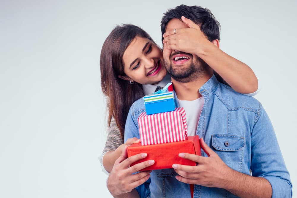 <b>PISCIS</b>
<br>La compasión personificada y llena de empatía, buscas a alguien a quien puedas ayudar, pues tú ayudas siempre a los demás, aunque también debes tener cuidado para que no se vuelvan dependientes.
<br>