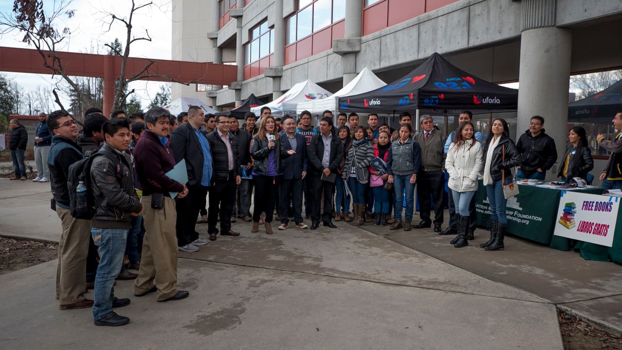 Ocho colegios y universidades ayudaron a estudiantes y sus familias llenar las solicitudes de FAFSA.
