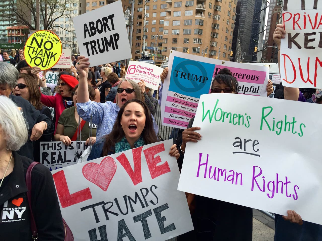 "Los derechos de la mujeres son derechos humanos".