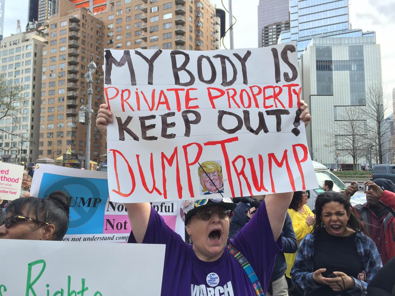 "Mi cuerpo es propiedad privada, manténte fuera Donald Trump".