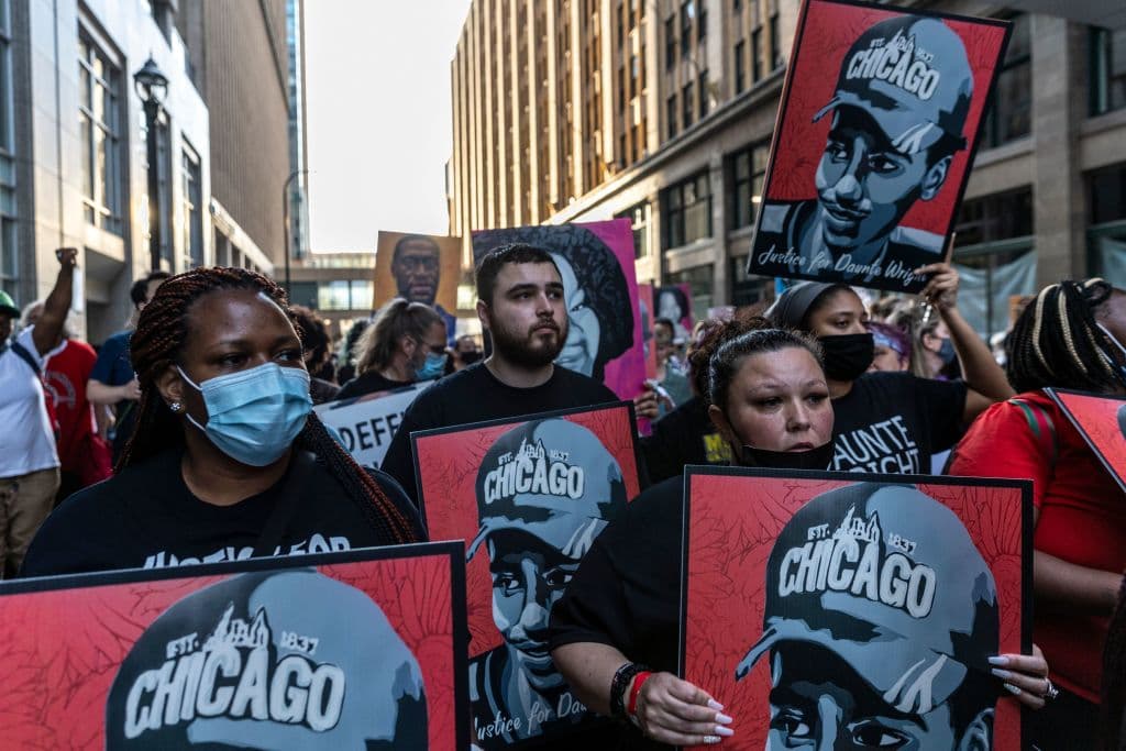 A la marcha acudió también Katie Wright, la madre de
<a href="https://www.univision.com/noticias/estados-unidos/daunte-wright-funeral-george-floyd-fotos-fotos">Daunte Wright</a>, un joven afroestadounidense de 20 años asesinado en un suburbio de Minneapolis el 11 de abril de 2021.