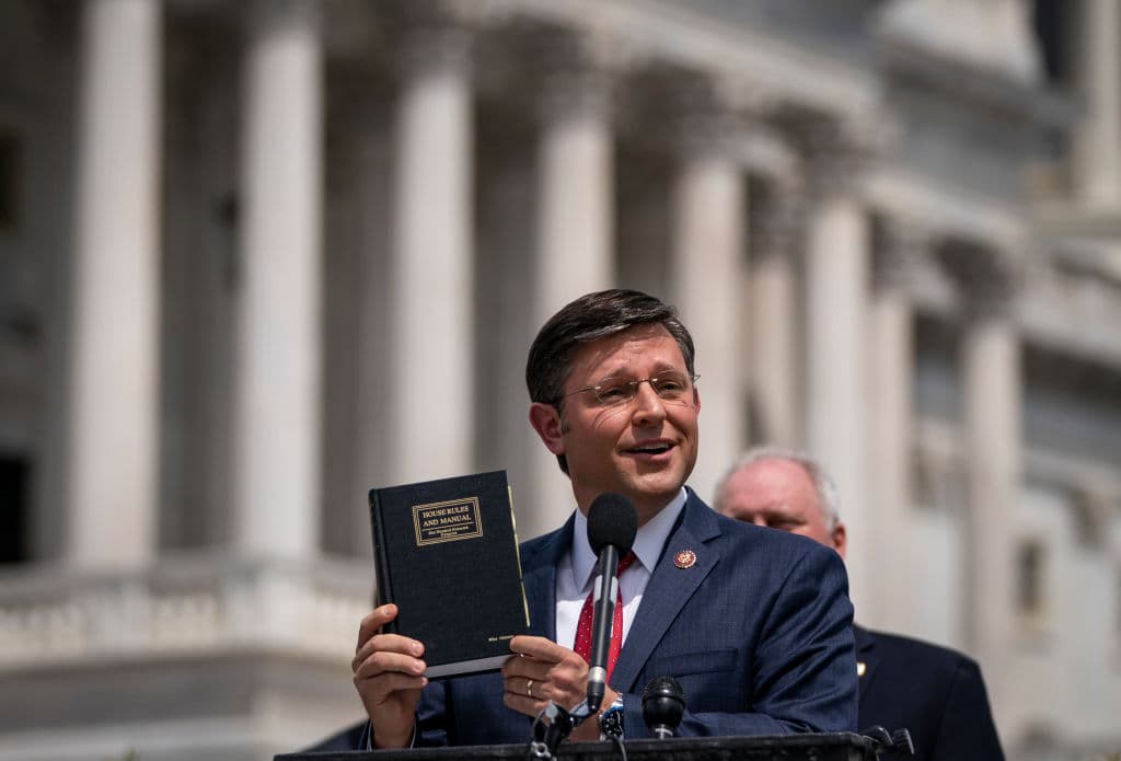 Quién es Mike Johnson, el nuevo presidente de la Cámara de Representantes 