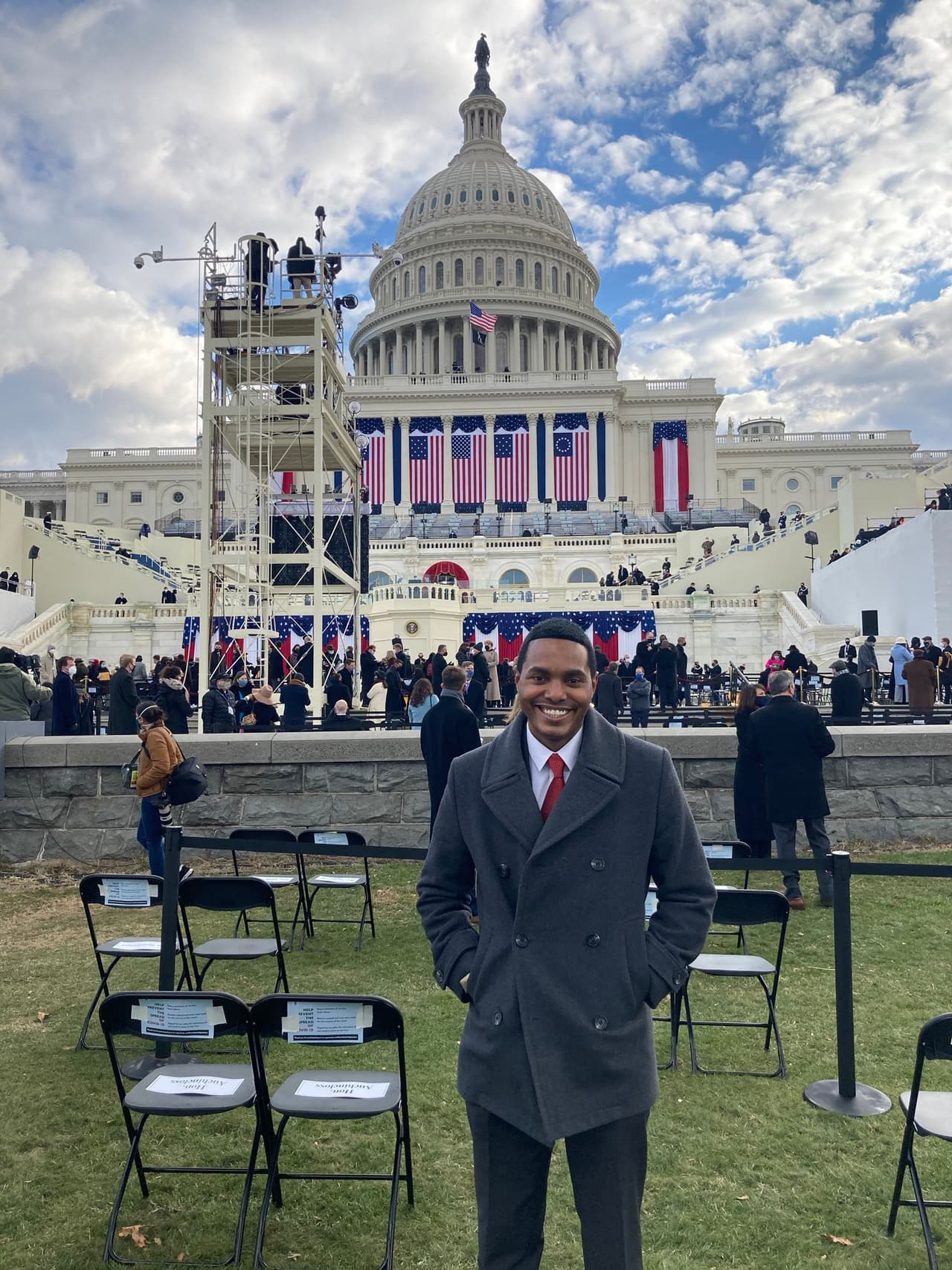 "Los miércoles más salvajes 6 de enero: Vi una insurrección contra el recuento de votos del colegio electoral. 13 de enero: voté para acusar a Donald Trump. 20 de enero: vi la toma de posesión del presidente @Joe Biden y vicepresidente @KamalaHarris". Representante
<b> Ritchie Torres.</b>
<br>