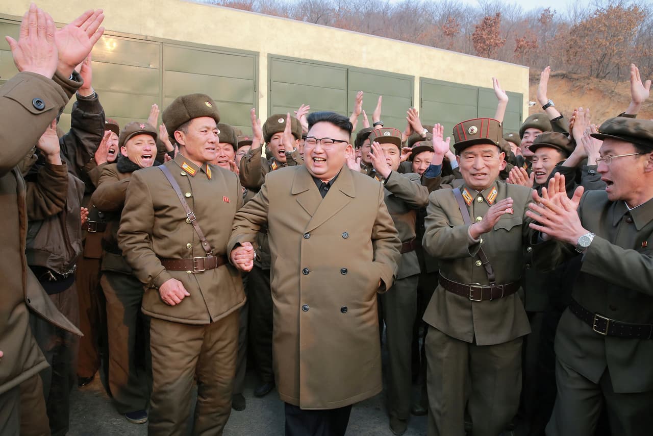 Kim Jong-un presenció el ensayo en el sitio de lanzamientos de Sohae, según un despacho difundido el domingo por la Agencia Noticiosa Central Coreana.