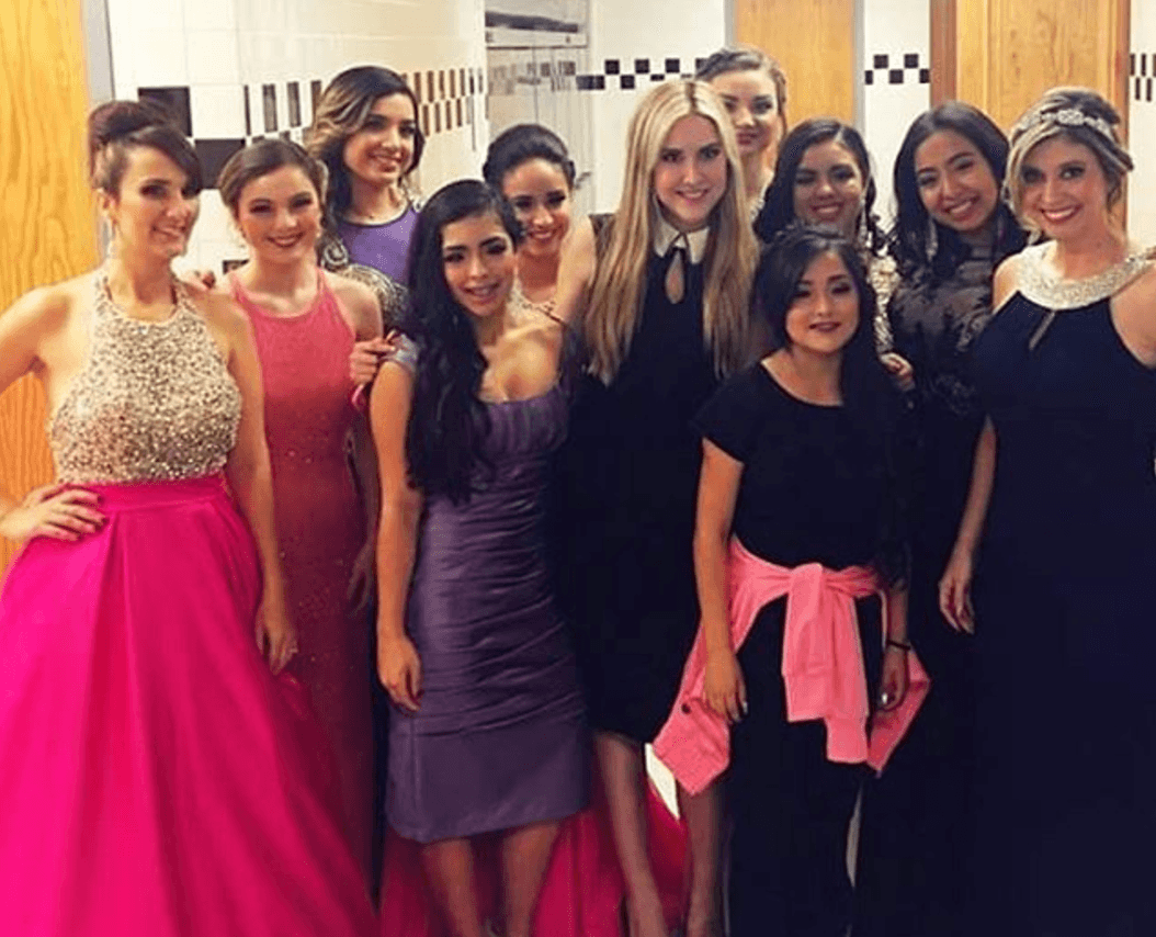 Hace dos semanas, los empleados del hotel en el cual se hospedó en Monterrey, la sorprendieron pidiéndole una foto de grupo, contó la quinceañera.