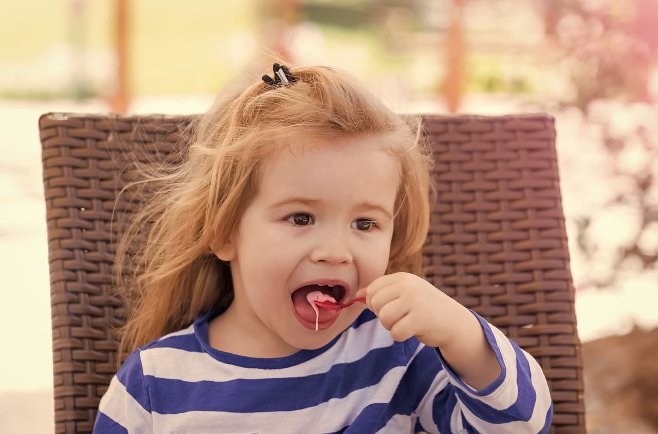 <b>Productos mal etiquetados. </b>Está bien que como mamás queramos reciclar los envases de las cremas, los helados, los yogurts y de más, lo que no está bien es que los rellenemos con sustancias que puedan poner en riesgo la salud de nuestros hijos.