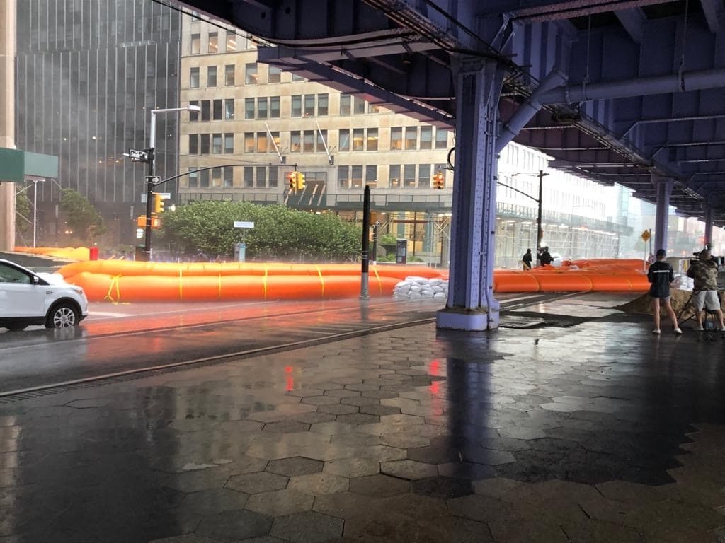 La ciudad se preparaba para recibir al huracán Isaias que azotó a gran parte del este del país.