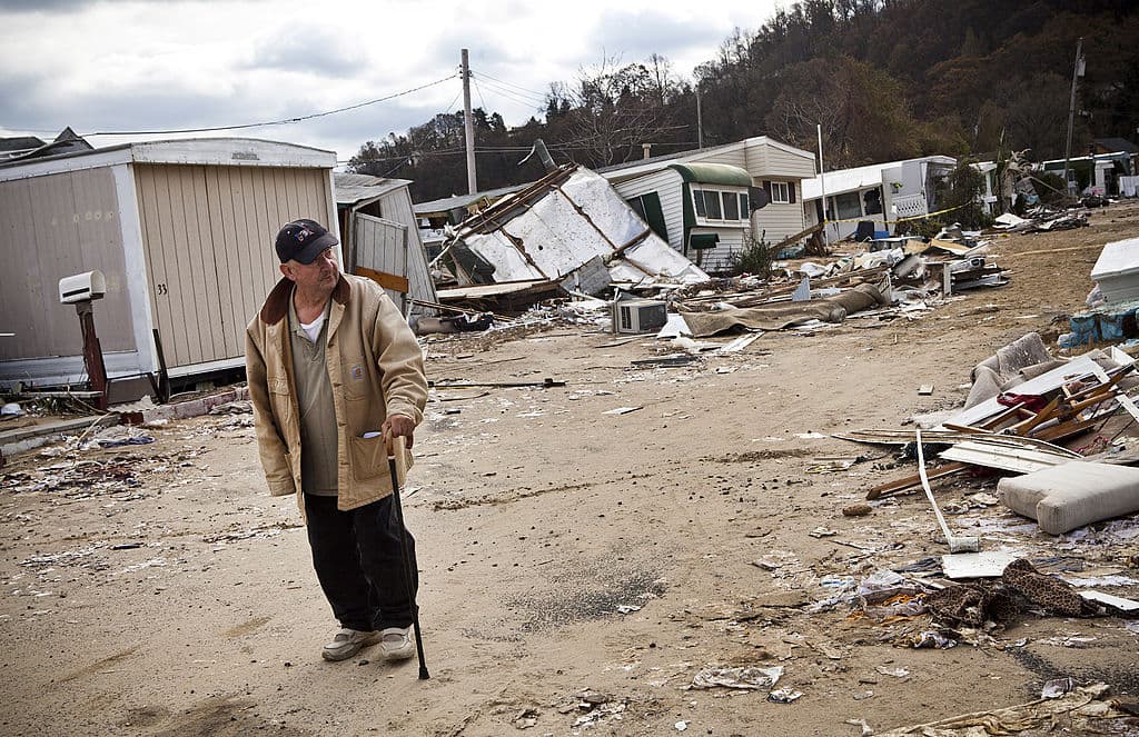 Las aguas subieron 4.15 metros por encima de su nivel habitual, coincidiendo con las mareas altas de la luna llena, indicaron las autoridades, aunque comenzaron a bajar poco antes de la medianoche.
<br>