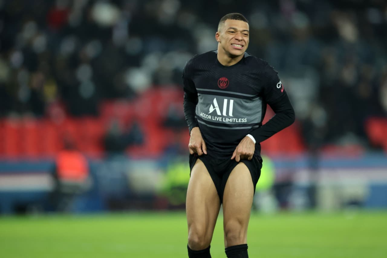Kylian Mbappé sufre lesión a un mes del partido PSG-Real Madrid
