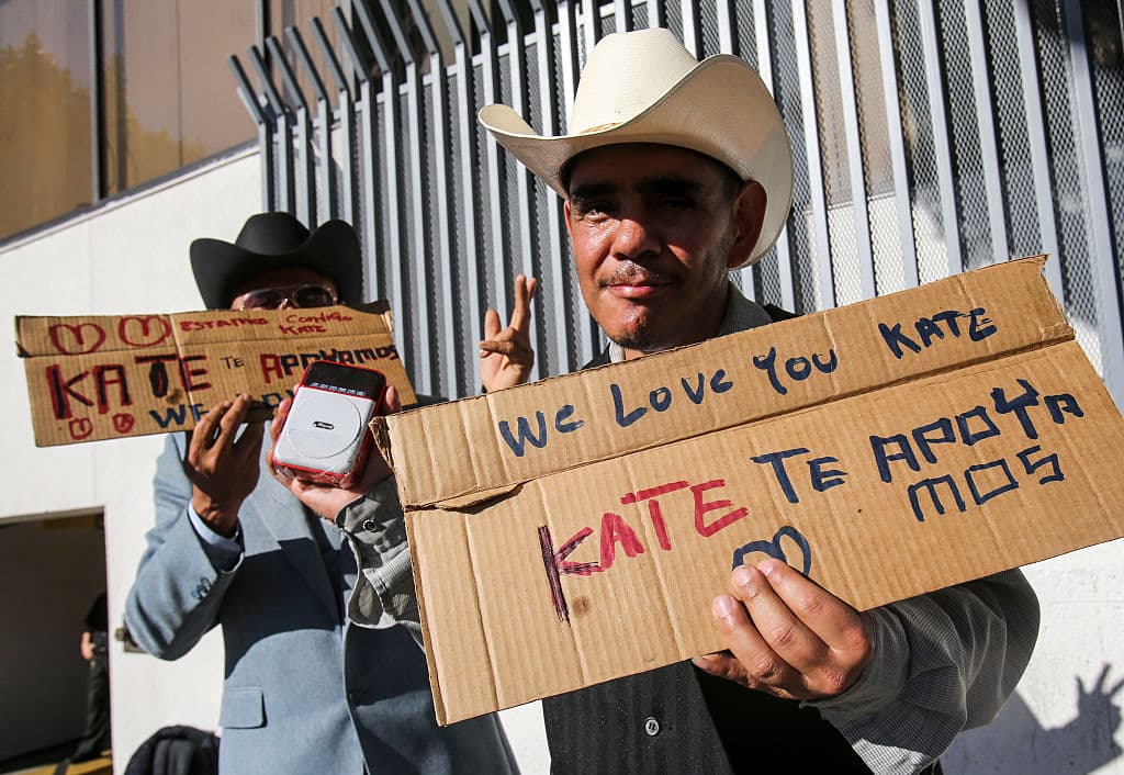 En enero del 2016, las autoridades dieron a conocer una investigación en contra de Kate por lavado de dinero y operaciones de procedencia ilícita, con el Cártel de Sinaloa.