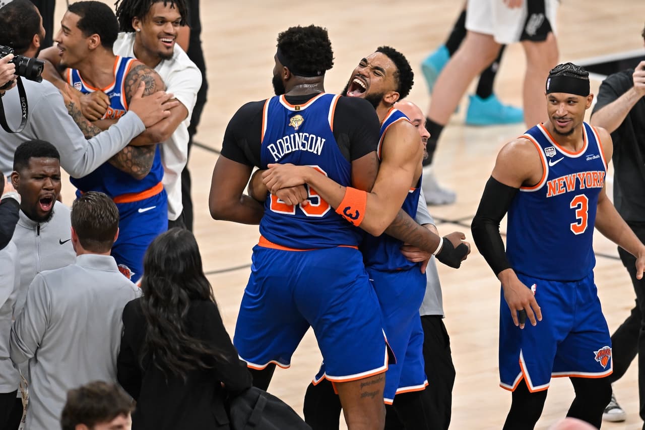 <b>En el Juego 5, Nueva York llegó a estar 16 puntos abajo</b>. Sin embargo, como durante toda la serie, el equipo no perdió la calma y respondió con una remontada feroz que silenció cualquier duda sobre su coronación.