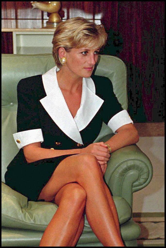 Algo que perseguían los paparazzi en especial era algún descuido en su escotes y en sus piernas.