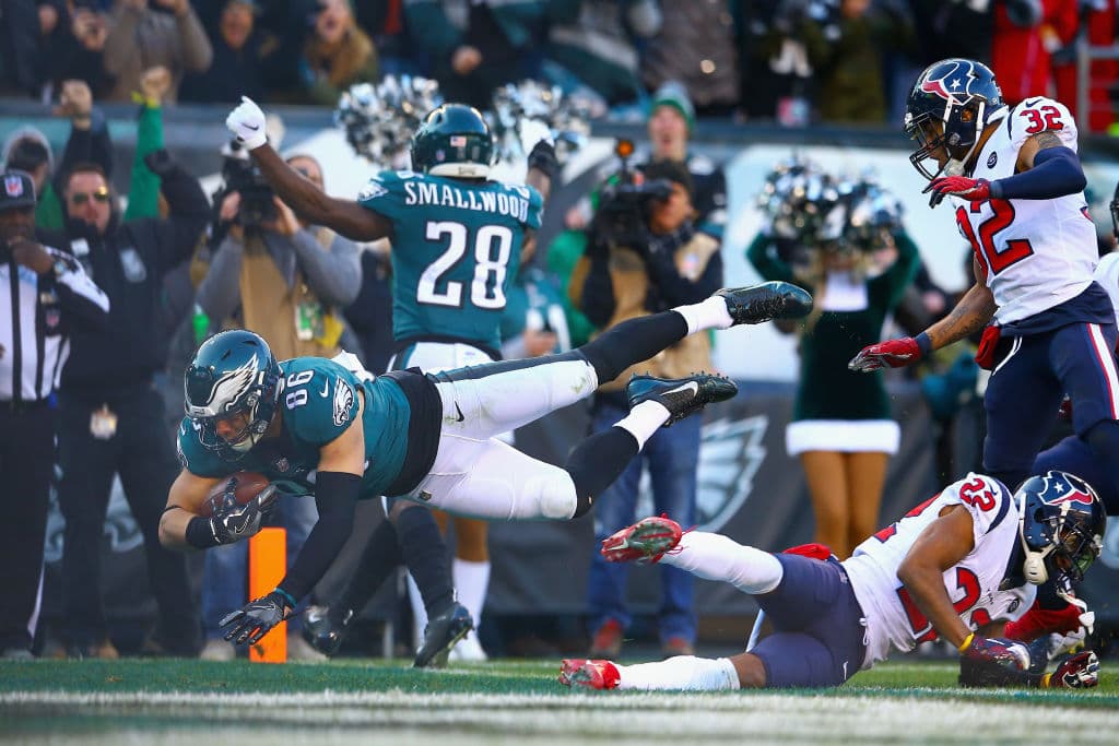 Zach Ertz se volvió a conectar con Foles en pase de 23 yardas para poner 29-16 el juego, aunque Eliott falló el extra. Restaban 10:30 en el juego y parecía todo sentenciado. Pero...