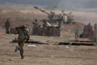 La ofensiva ha costado la vida a más de 400 palestinos en el enclave, y obligado a miles a huir de sus casas.