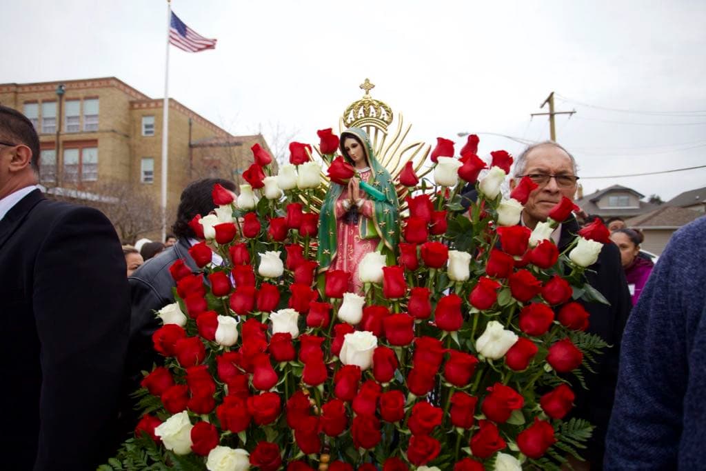 “Es la madre de todos nosotros de todos los mexicanos… es muy lindo que hayan pasado por casa”, dijo Domingo Garcia quien asistió al evento.