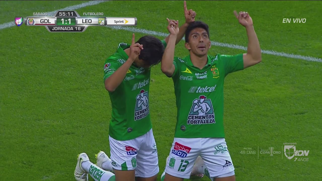 ¡Se le hizo el gol a Macías! JJ pone la igualada ante Chivas y no celebra