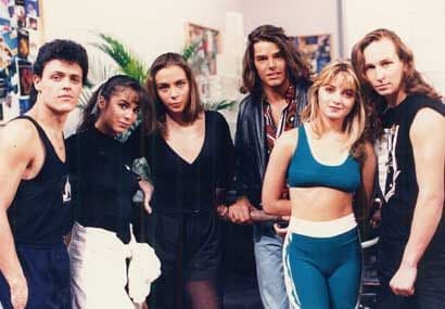 <b>Muñecos de papel</b>
<br>Es otra agrupación que surgió a partir de una telenovela, ‘Alcanzar una estrella II’ (1991). La banda lanzó dos discos.
<br>