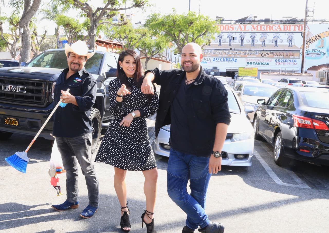 El Feo, Carla y El Pelón, hicieron sus compras en uno de los lugares más famosos de la ciudad angelina: 
<b>'El Mercadito'</b>.
<br>