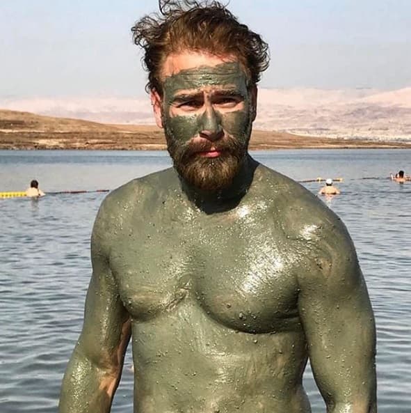 "Soy una persona que se siente realizada como profesional, pero mi más grande proyecto de vida es sentirme
<b> realizado como hombre.</b> Y hasta que no tenga mi familia, no un hijo, mi familia, pues llegará eso", agregó.