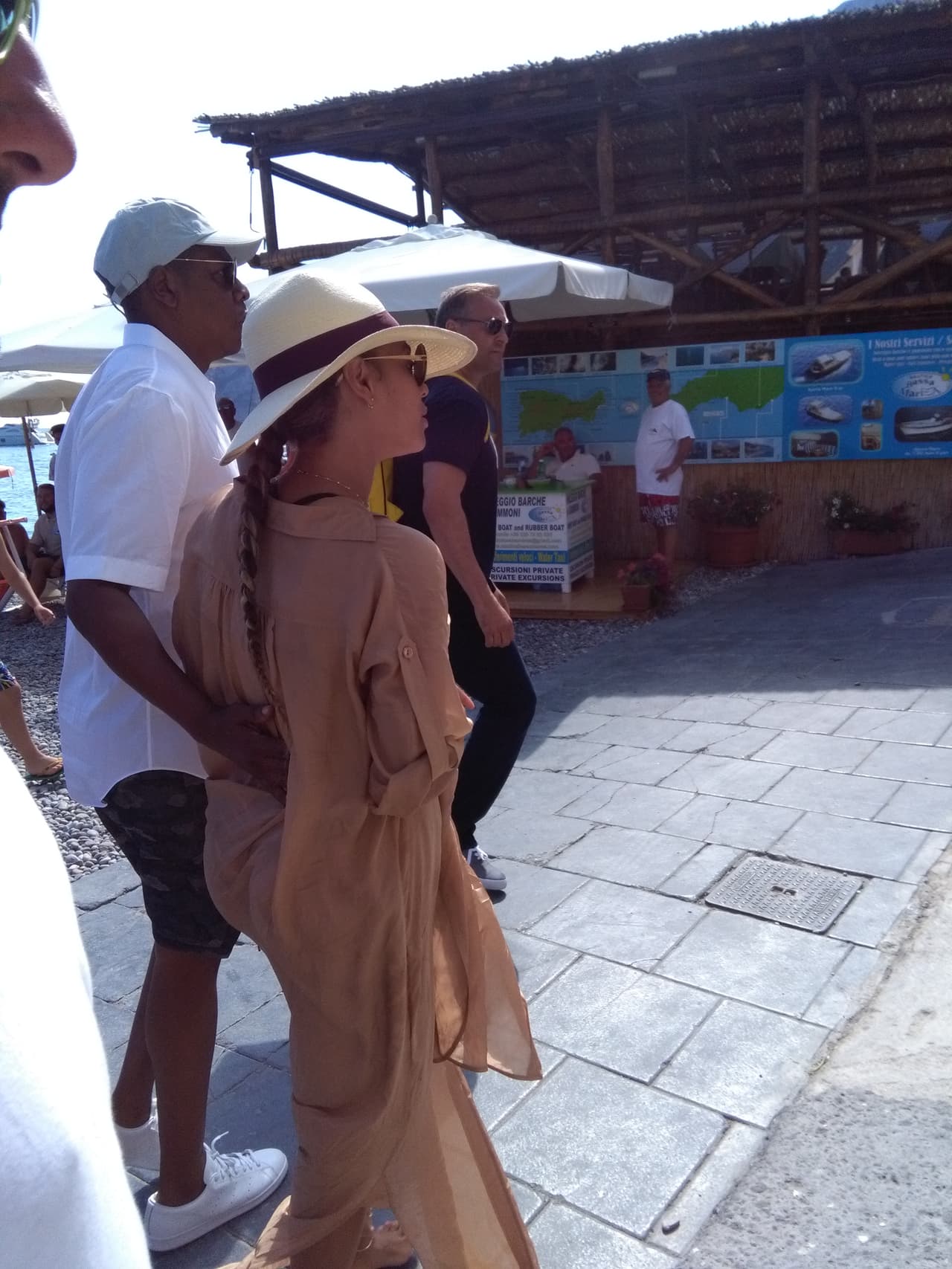 Jay Z estuvo al pendiente de su mujer comportándose muy tierno.