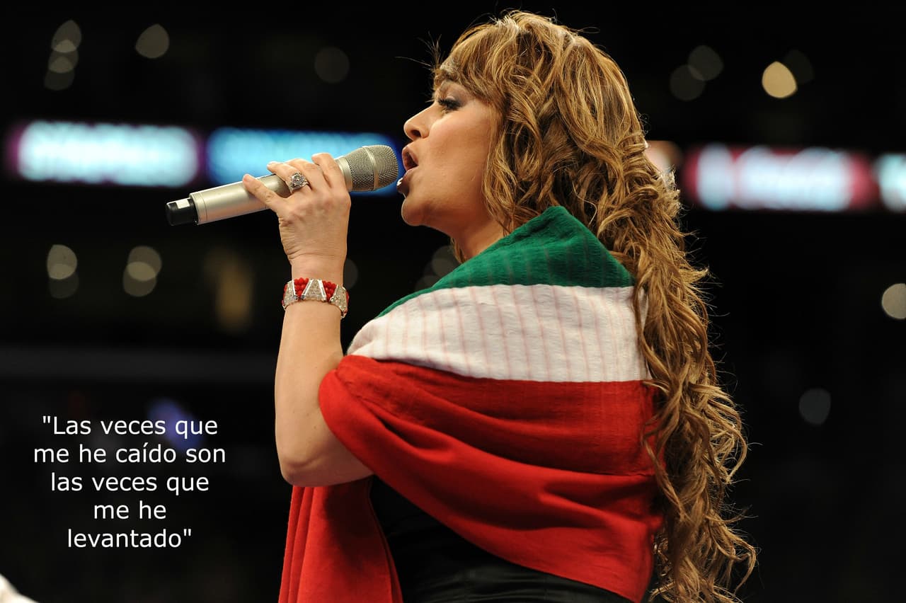 En los primeros meses después de la muerte de Jenni Rivera se publicaron varios libros, además de su autobiografía, sobre su vida. Muchos, enfocados en la forma que la cantante había encontrado para sobreponerse a situaciones adversas para convertirse en la inspiración de miles de mujeres en México y Estados Unidos.