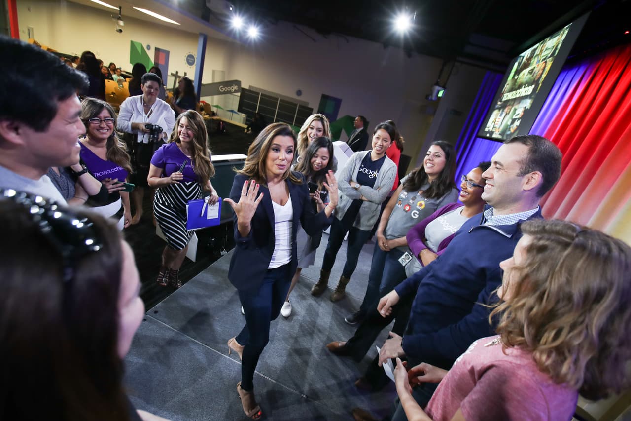 "Empresas, organizaciones sin fines de lucro, universidades, incluso la Casa Blanca, reconocen que los campos STEM necesitan más diversidad", comentó Longoria.
<br>