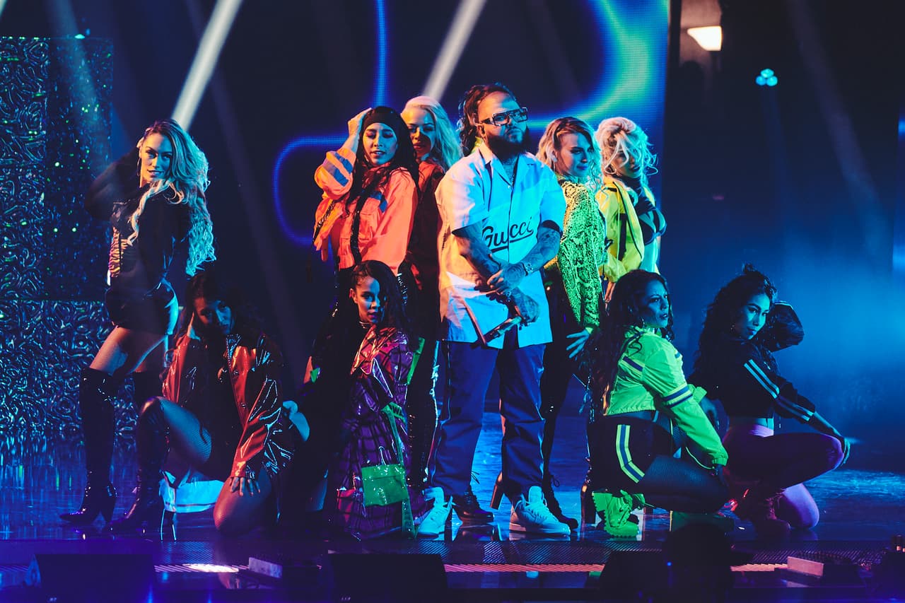 El boricua cantó y bailó 'La tóxica' con mucho ritmo.