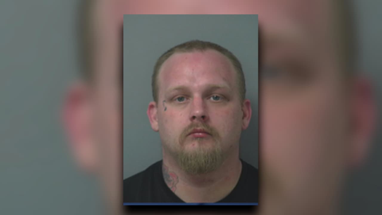 Anthony Croy, fue acusado de posesión de metanfetaminas, permanece arrestado en la cárcel del condado de Gwinnett sin derecho a fianza.