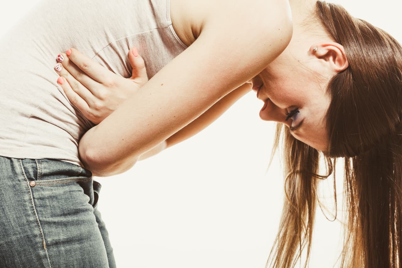 <b>Comprime los órganos:</b> Acidez y reflujo es lo que te podría pasar si utilizas la faja muy apretada, ya que efectivamente lo comprime todo. También puedes sentir dolor en las piernas.