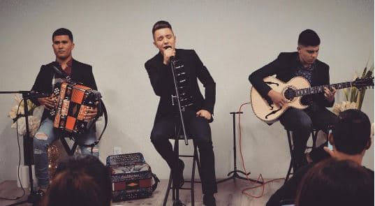 Recientemente, estrenó su nuevo sencillo "Transparente".