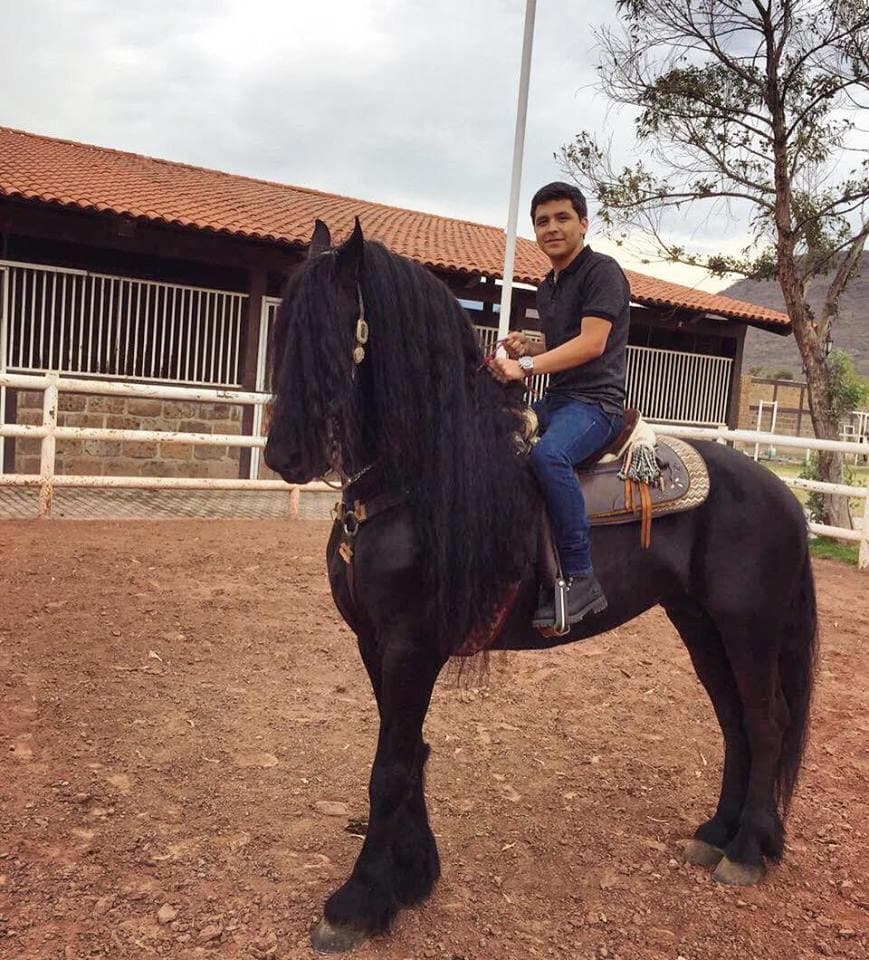 "Qué te puedo decir, soy un ser humano, y al final me pasó una experiencia donde 
<b>se me pasaron las copas</b>, cosa que nunca me había pasado y pues la gente estuvo muy contenta", admitió.