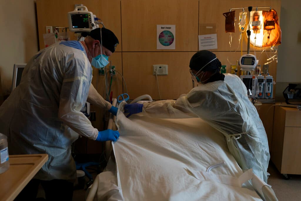 Los exámenes realizados “revelaron niveles elevados de proteína, lo que sugiere 
<b>inflamación y la presencia de anticuerpos inesperados</b> que se encuentran en un sistema inmunitario activado”.