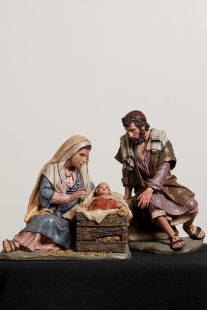 1. Los peregrinos. Organiza a un grupo de tres personas que lleven las imágenes hacia tu casa y que sean acompañados por lo demás que participen en la fiesta.