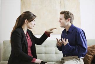 Peligros que debes evitar: Los impulsos emocionales. Terminar una relación de forma imprevista sin darle la oportunidad a la otra persona para que se explique. Usar demasiado la frase “¿me has entendido?” que tiende a exasperar y sacar de sus casillas a los demás, en su lugar utiliza “¿me explico?, ¿soy claro?” Por: Profesor Zellagro