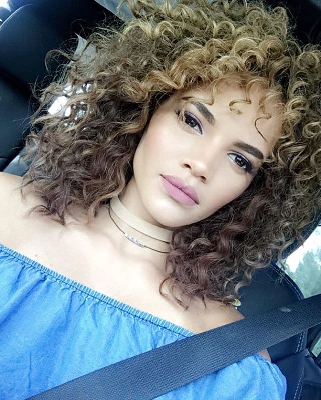 Y otros tantos aman sus rizos de oro.