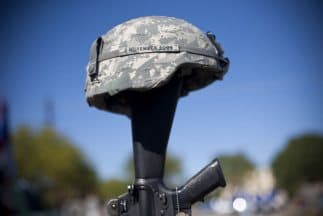 El Pentágono reconoce que los oficiales dijeron a médicos que tuvieron contacto con las armas químicas en Irak.