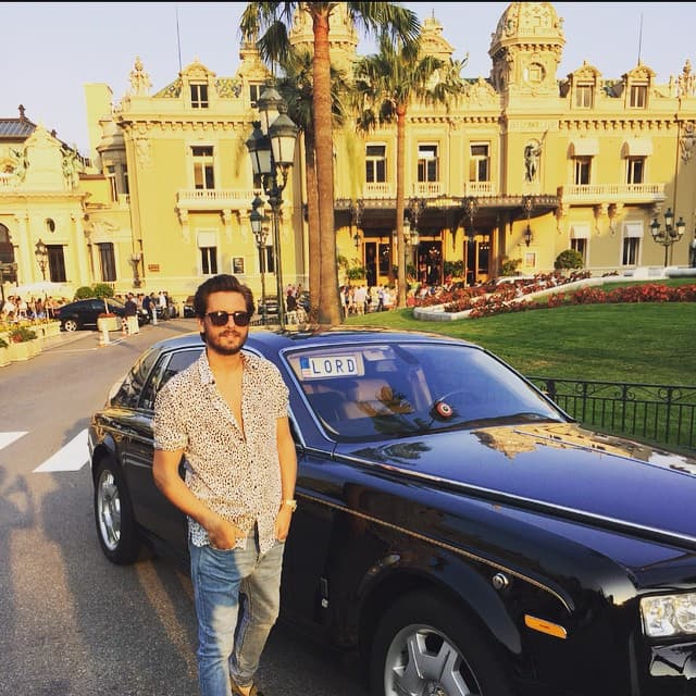 Dejando de lado los sentimientos, Scott explicó a 'Us Weekly' que no se preocupa por dinero tras haber obtenido el rechazo del clan Kardashian.