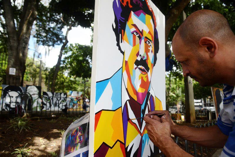 Ha sido objeto de exposiciones, pues algunos artistas han pintado su rostro con diferentes técnicas.