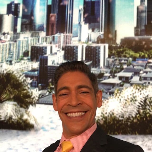 ¡Johnny ya está listo para la época decembrina! (8 de diciembre, 2015)