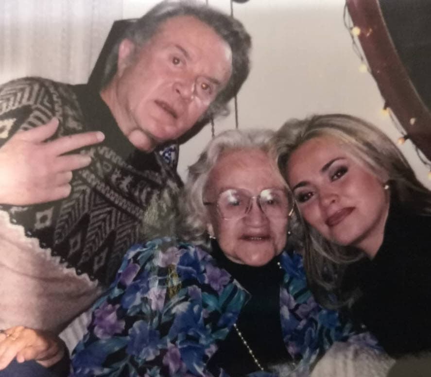 La actriz admitió que nunca tuvo una buena relación con Edith Kleiman y que tras descubrir cómo tenía a su padre y denunciarla, no ha tenido contacto con ella. Aseguró que existen "retiros" en las cuentas del actor a raíz de la denuncia que le hizo. 
<br>