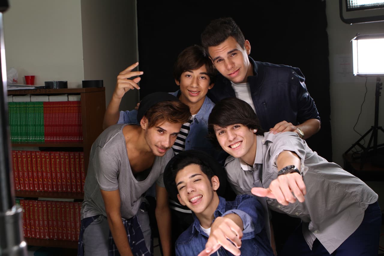 Christopher Vélez, Zabdiel de Jesús, Yoandri Cabrera, Joshua Greaux y Alan Matheus interpretaron Stay with me.