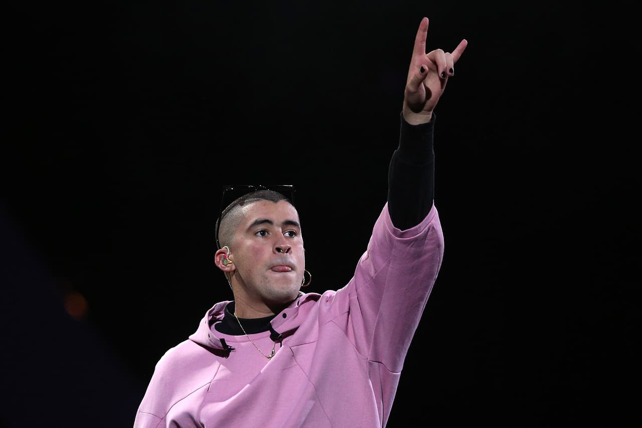 Con 5 premios de las 6 nominaciones que tenía este año, Bad Bunny se une a la lista de los más ganadores de Premios Juventud. El puertorriqueño ganó en las categorías: Track Viral del Año y Canción del Año por el tema 'Dákiti', Álbum del Año por 'El Último Tour del Mundo', Artista de la Juventud Masculino y Video con el Mensaje Más Poderoso por su colaboración en la canción 'One Day'.