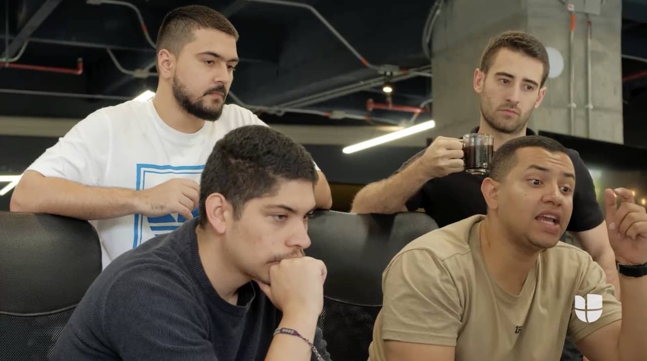 “
<b>Comenzamos a reinventarnos y pensar cómo las personas pueden comprar una vivienda a distancia y 100% digital</b>”, explicó Restrepo al tiempo que aclaró que no son los primeros en la industria de ventas inmobiliarias, pero que la tecnología con la que trabajan es incluso nueva para desarrolladores en EEUU. La solución funcionó y, en medio de la crisis de la pandemia, la empresa levantó ventas y pasaron de ser un grupo de trabajo de dos personas a uno de 50 y de una empresa con visión local a una regional que ahora apunta a transacciones que unirán a hispanos en EEUU con sus terruños.