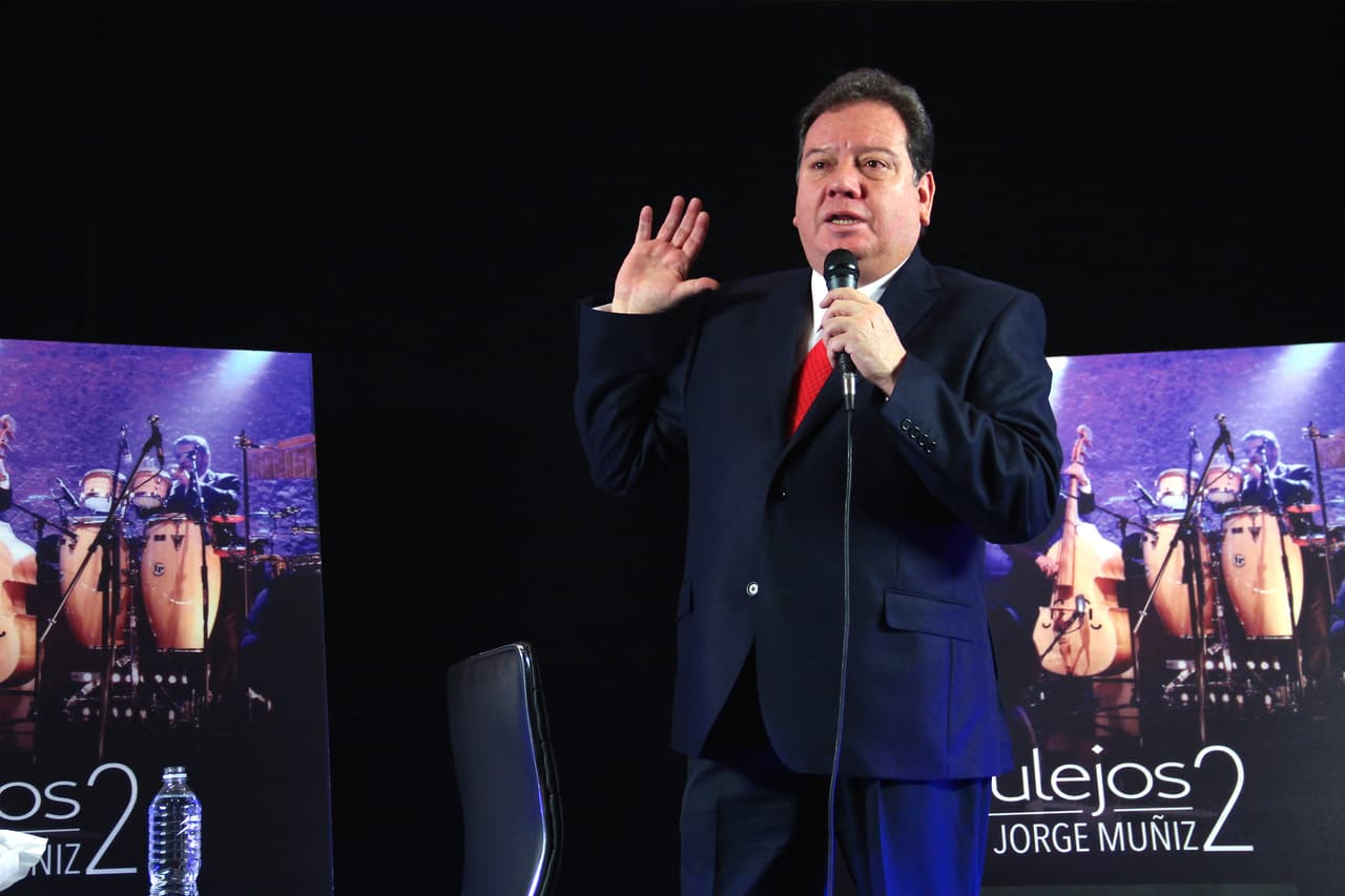 Han pasado más de 20 años desde que ‘El Coque’ Muñiz se equivocara al cantar el himno en la pelea de ‘El Maromero’ Páez pero su error fue tan evidente al pasar de una estrofa a otra saltándose una gran parte del himno como lo muestra 
<a href="https://www.youtube.com/watch?v=LUyCyBNP9Bo">este video.</a>
<br>