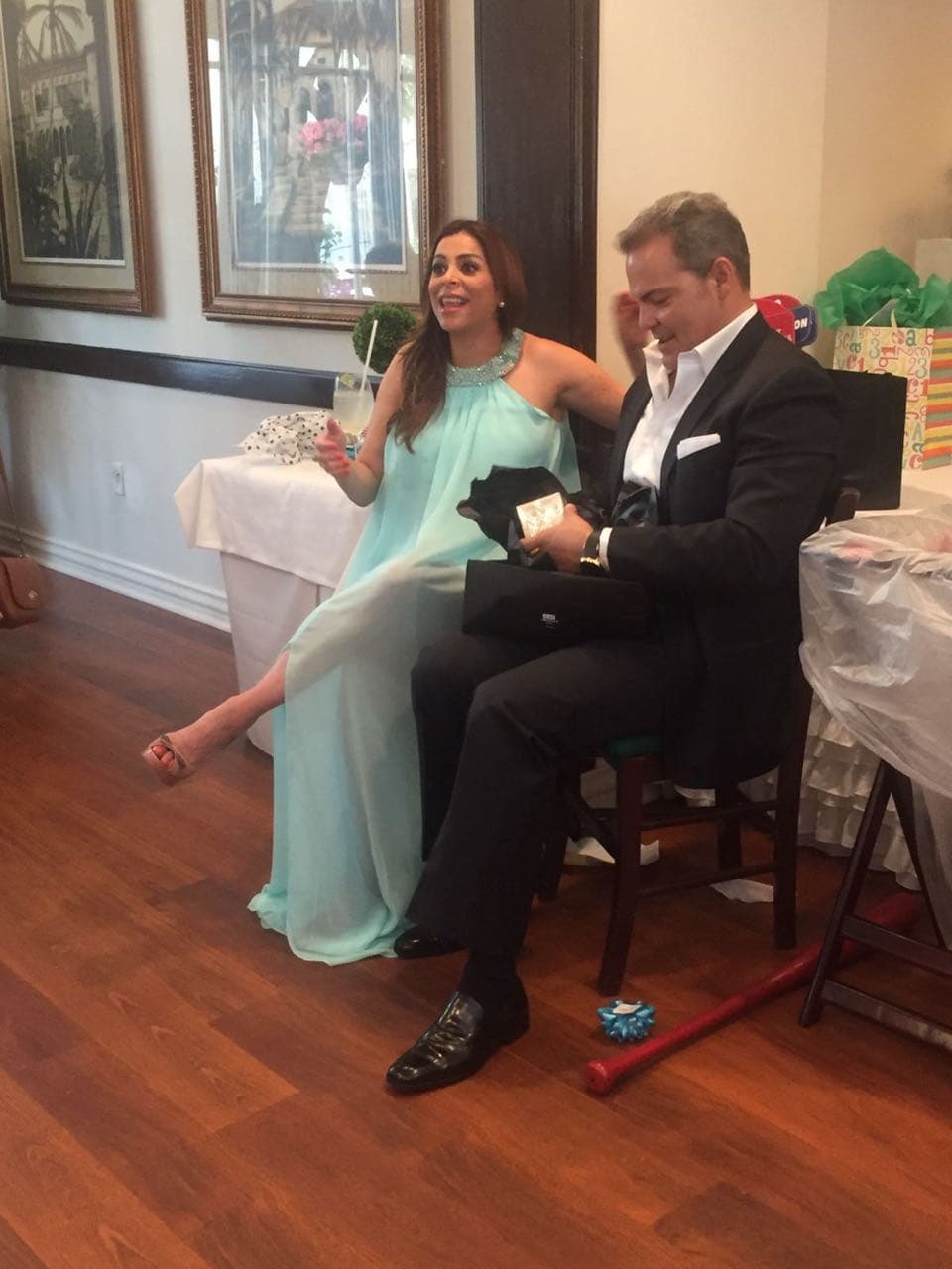 El esposo de Lourdes también estaba muy emocionado.