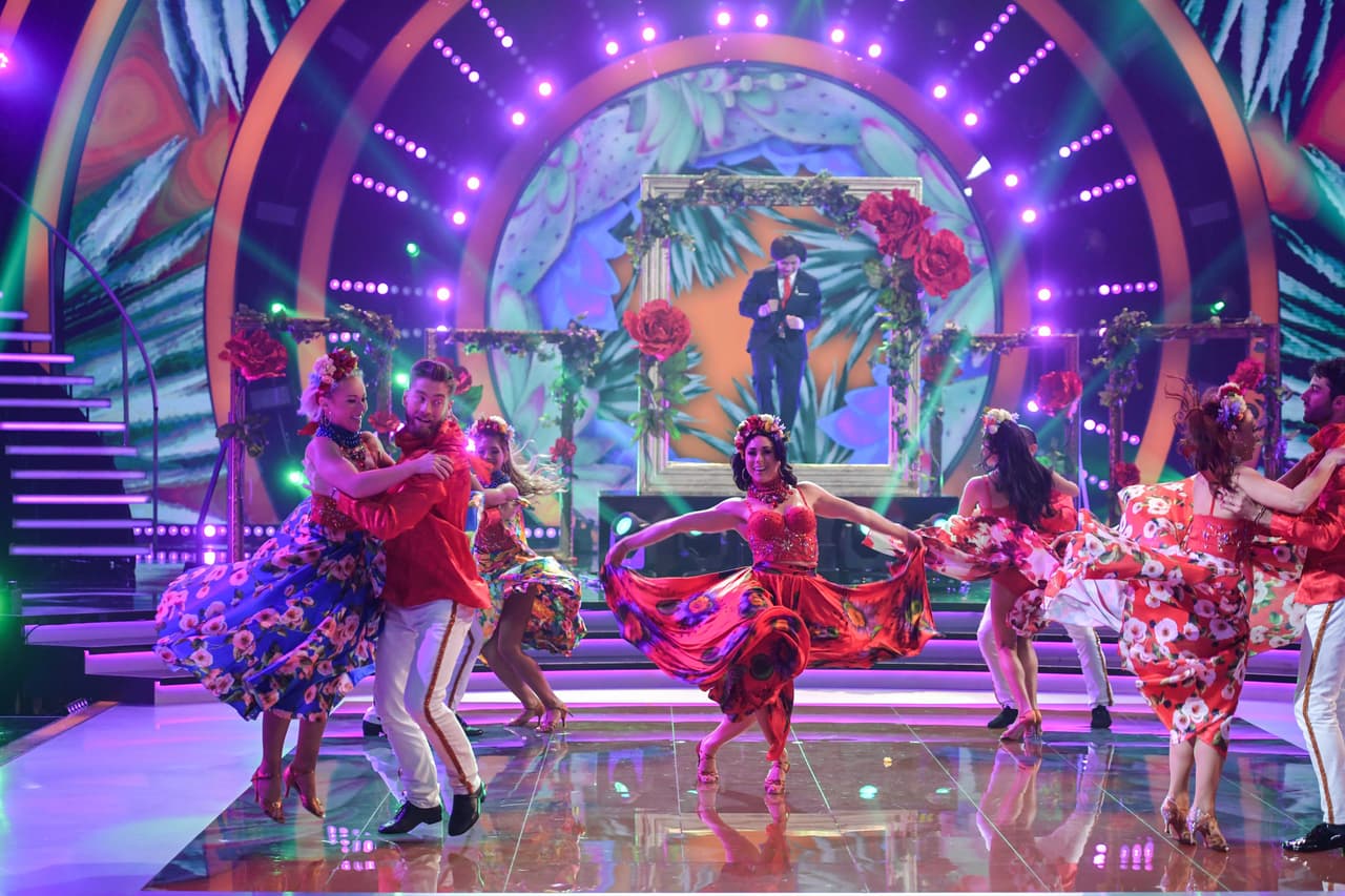 ¿Quién no recuerda aquella escena de la película en la que el protagonista sube al escenario con su guitarra con la cara pintada de calavera?