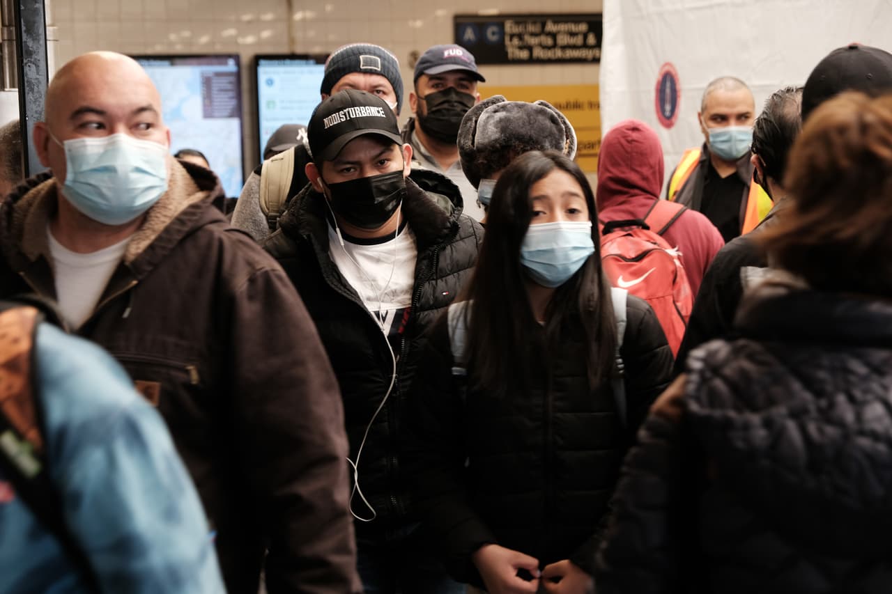 NYC dictará nueva guía sobre el uso de la mascarilla la próxima semana: Bill de Blasio