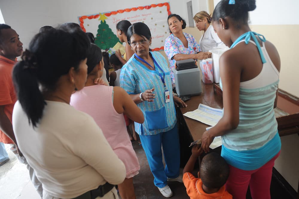 Asamblea venezolana pide a la OMS "ayuda humanitaria" ante la aguda crisis sanitaria